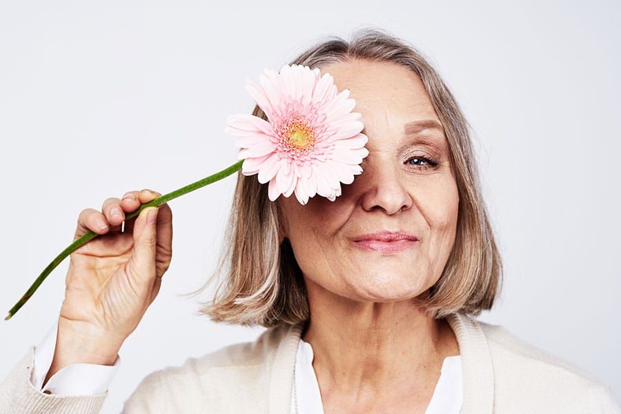 Postmenopause symptoms woman